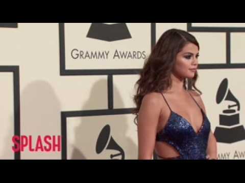 VIDEO : Selena Gomez leaves rehab