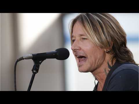 VIDEO : Keith Urban Reflects On Childhood Home Burning Down