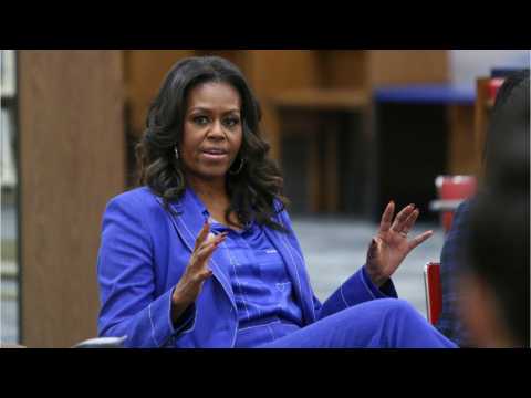 VIDEO : Michelle Obama Signed Copies Of New Book At A Costco Ahead Of Ellen Appearance