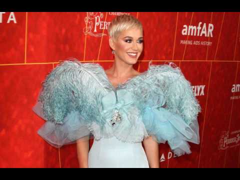 VIDEO : Katy Perry sort un morceau de Nol