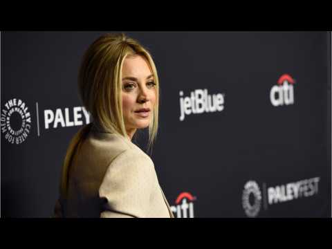 VIDEO : Kaley Cuoco Helps Rescue Baby Seal On Thanksgiving