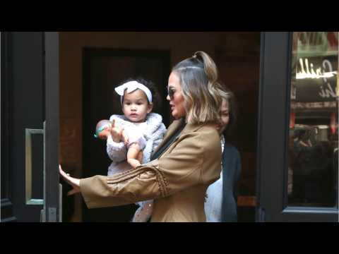 VIDEO : Chrissy Teigen Starts Trend Involving Photos of Babies with Head-Shaping Helmets