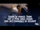 Équipe de France : Rami fait le pitre dans l'avion lors des consignes de sécurité