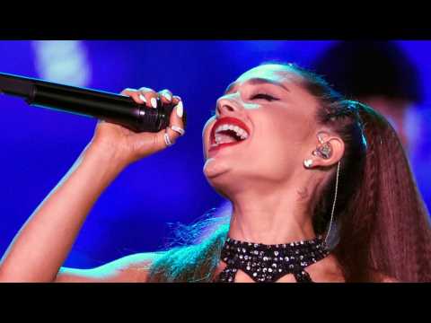 VIDEO : Ariana Grande Rocks New Hairstyle