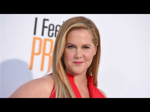 VIDEO : Amy Schumer Cancels Shows In Texas Due To Hospitalization