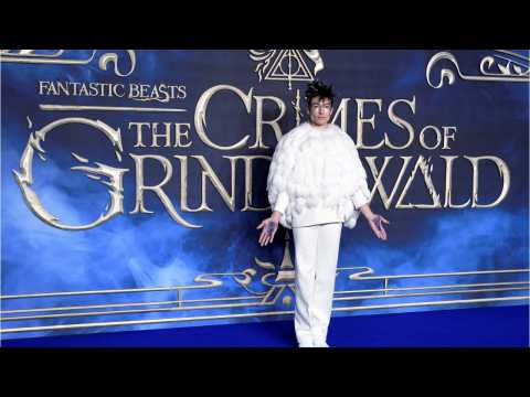 VIDEO : Despite Mixed Reviews, 'Fantastic Beasts: The Crimes Of Grindelwald' Opens To $62 Million