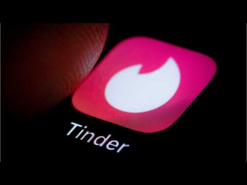 VIDEO : 2018's Most Popular Tinder Profile Items