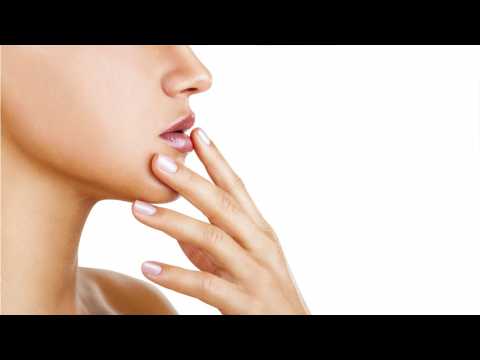 VIDEO : This Product Will Save Your Chapped Winter Lips