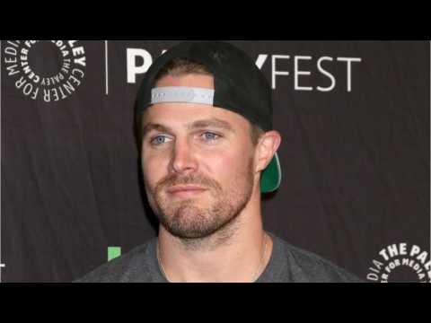 VIDEO : What Was 'Arrow' Star Stephen Amell's Halloween Costume?