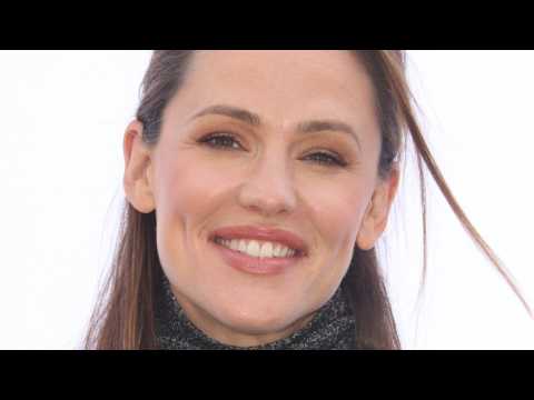 VIDEO : Jennifer Garner Gets Wicked Witch Glam For Halloween