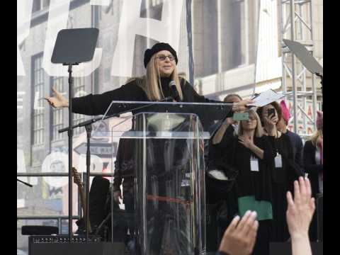 VIDEO : Pour son retour, Barbra Streisand tacle svrement Donald Trump