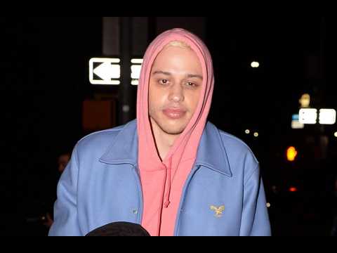 VIDEO : Pete Davidson embarrass� par sa rupture