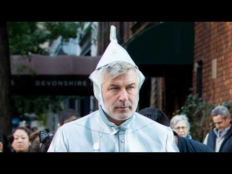 VIDEO : Alec Baldwin Reportedly Punched Someone Over A Parking Spot And Got Arrested