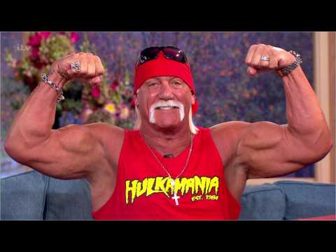 VIDEO : Twitterverse Responds To Hulk Hogan Hosting WWE's 'Crown Jewel'