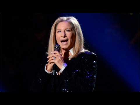 VIDEO : Streisand Takes Carpool Karaoke Wheel