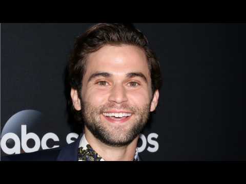 VIDEO : 'Grey's Anatomy' Star Jake Borelli Publicly Reveals He's Gay After His Character Does
