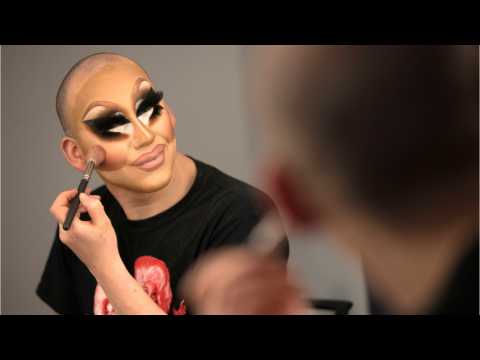 VIDEO : ?RuPaul?s Drag Race' To Air 'Holi-slay? Special on VH1