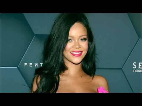 VIDEO : Rihanna's Fans Made Over Chris Brown Comments On Instagram