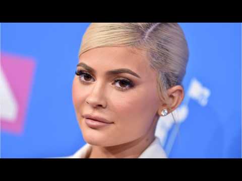 VIDEO : Kylie Jenner Drops New Lip Kit For KUWTK Fans