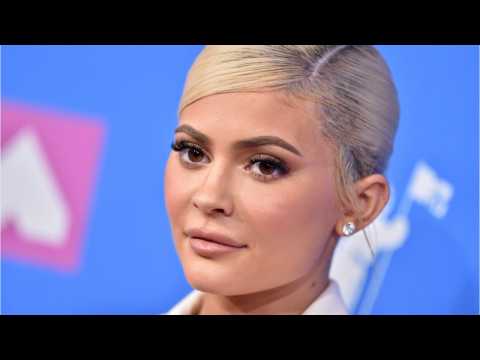 VIDEO : Kylie Jenner Skips People's Choice Awards