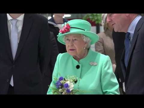 VIDEO : Cinq gardes de la reine Elisabeth II arrts aprs une bagarre