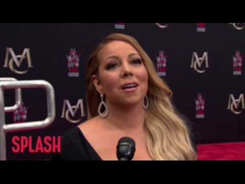 VIDEO : Mariah Carey doesn?t rush to perform ?All I Want For Christmas Is You?