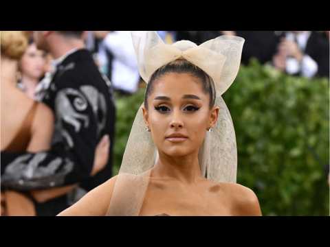 VIDEO : Ariana Grande Replaced Her Engagement Ring
