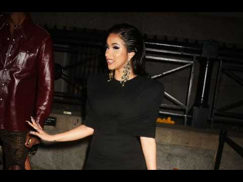 VIDEO : Cardi B achte  sa mre la maison de ses rves