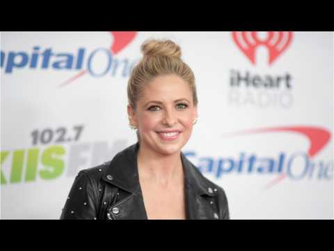 VIDEO : Sarah Michelle Gellar Posts Photo Of Herself In Lingerie 'As A Reminder Not To Overeat' On T
