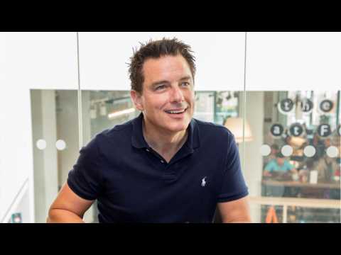 VIDEO : John Barrowman Returns To Arrowverse