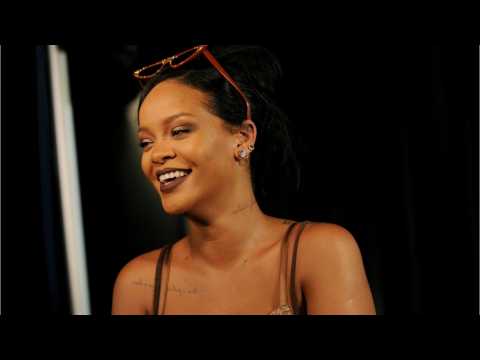 VIDEO : Rihanna Wants Trump To Stop Using Her Songs At His Rallies
