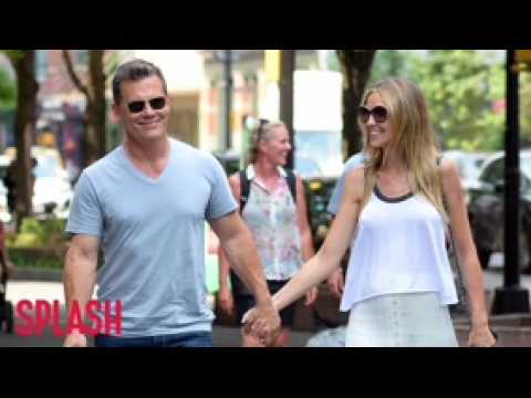 VIDEO : Josh Brolin is a dad again