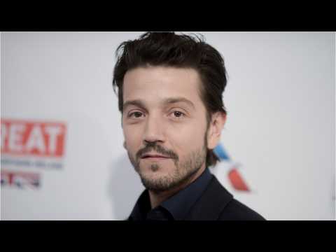 VIDEO : Narcos Star Diego Luna Shares Perspective On Border Wall