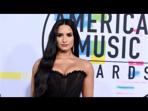 VIDEO : Demi Lovato Out Of Rehab