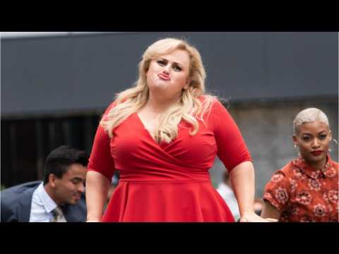 VIDEO : Rebel Wilson Apologizes After Claiming To Be The First Plus-Size Woman To Star In A Romantic