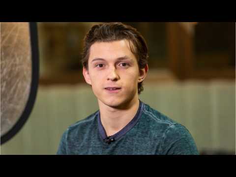 VIDEO : Tom Holland Shows The World Jake Gyllenhaal Wants To Be Spider-Man