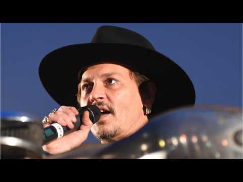 VIDEO : Did Actor Johnny Depp Jokes About A Trump Assassination
