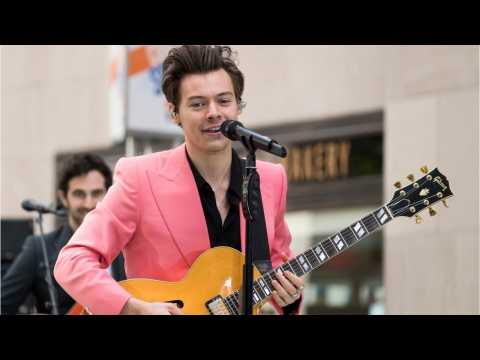 VIDEO : Why Is Lush Giving Harry Styles 100 Bath Bombs?