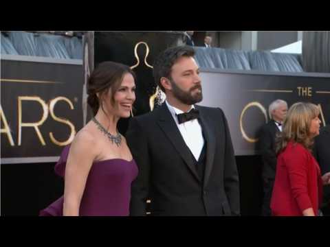 VIDEO : Jennifer Garner Shakes Off Ben Affleck & Lindsay Shookus' Relationship