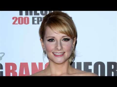 VIDEO : Melissa Rauch announces pregnancy after a miscarriage