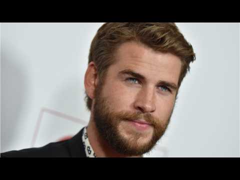 VIDEO : Liam Hemsworth Models 'Tiny Shorts' iAfter Having Lunch With Miley Cyrus
