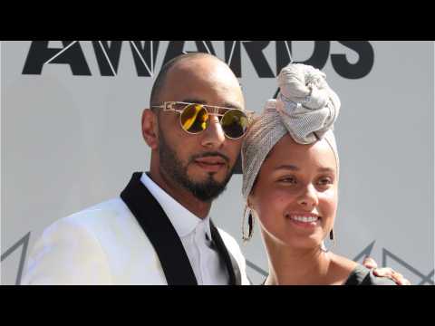 VIDEO : Alicia Keys Gives Emotional Shoutout To Husband Swizz Beatz