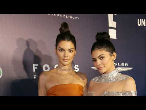 VIDEO : Kendall Jenner & Kylie Jenner Apologize After T-Shirt Backlash