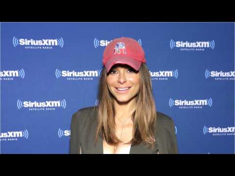 VIDEO : Maria Menounos Announces She Is Recovering From Brain Surgery