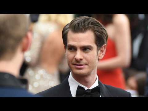 VIDEO : Andrew Garfield Comes Out 