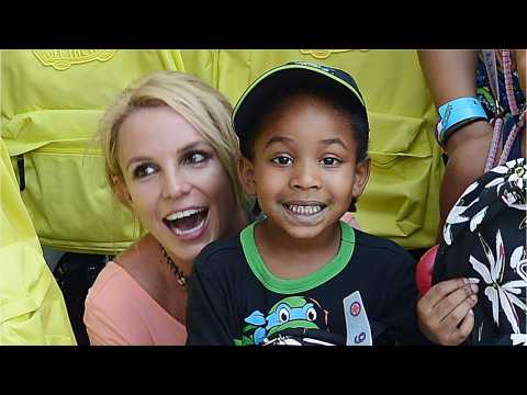 VIDEO : Britney Spears Raises $1 Million for Childhood Cancer Foundation's Facility