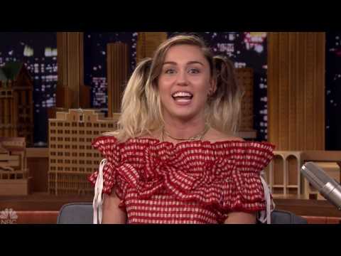 VIDEO : Miley Cyrus Gets New Tattoo To Declare She's Vegan