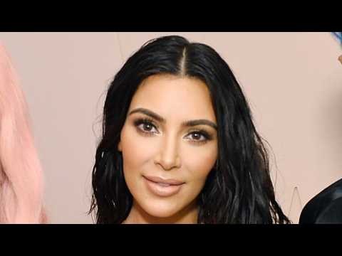 VIDEO : Kim Kardashian Gives Fans a Makeup Tutorial Video