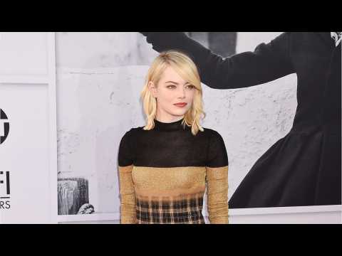 VIDEO : Emma Stone Says Male Co-Stars Willingly Took Pay Cuts