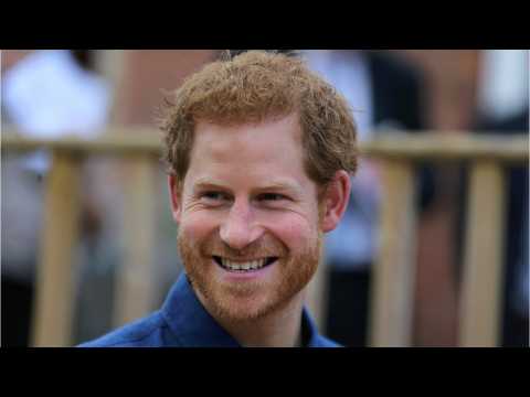 VIDEO : Prince Harry Visits A Candy Factory